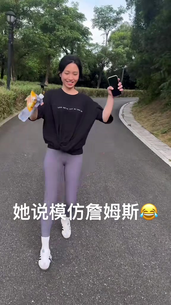 像吗？黎伊扬女友模仿球星：她说模仿的是詹姆斯