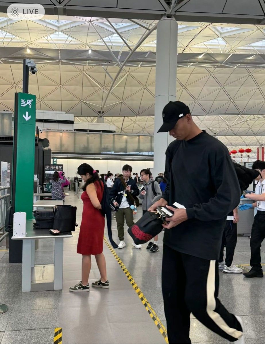 🤣嫖娼现场LV包被网友扒出 反对者：能说明什么？这包字母哥也有一个
